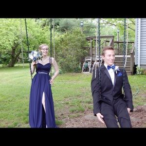Beautiful navy blue prom dress with a beaded belt!